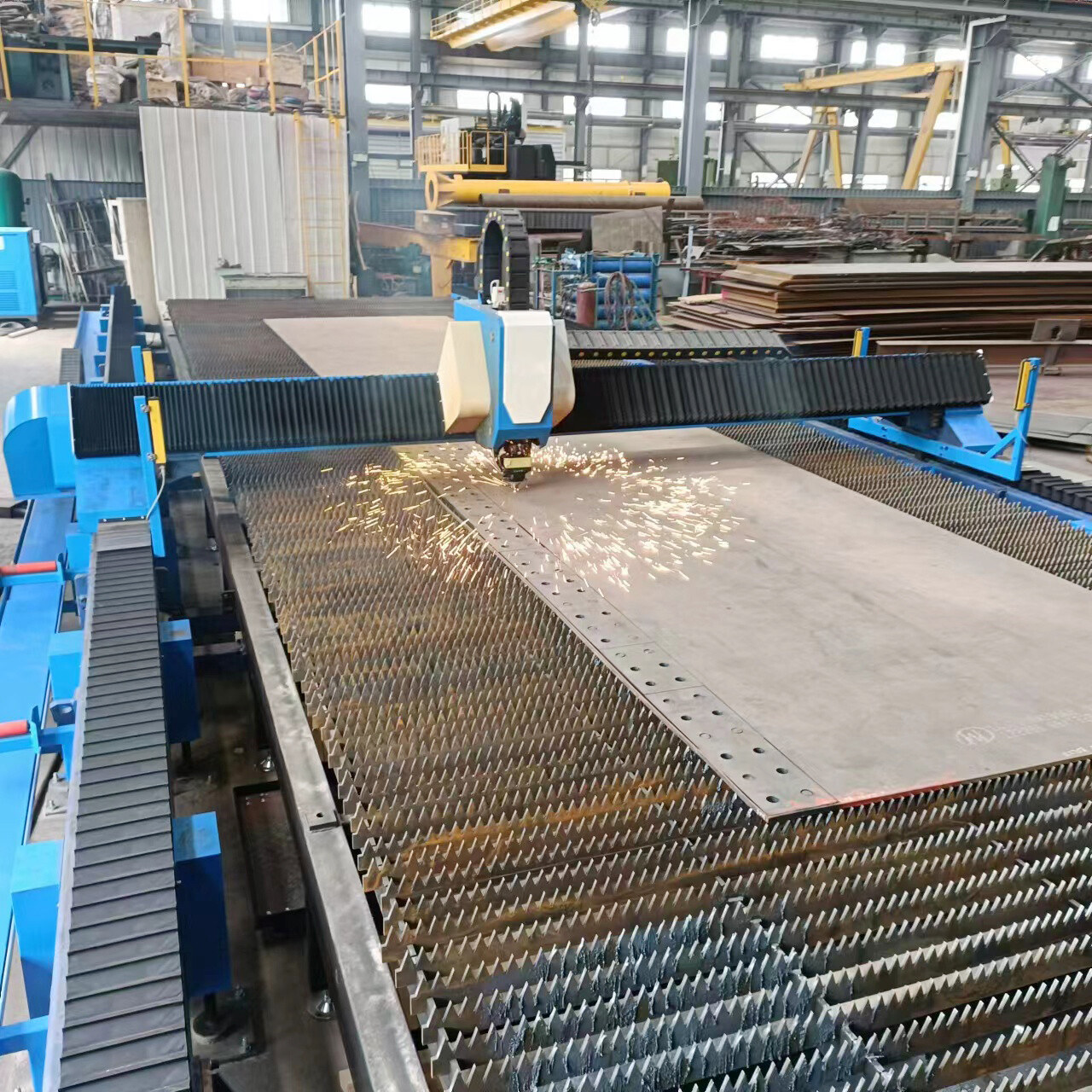 GC3012F Big Size Ground Rail Fiber Laser Cutting Machine