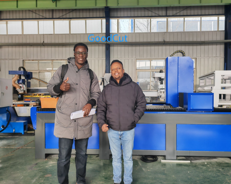 Ethiopian customers come to visit factories and machines