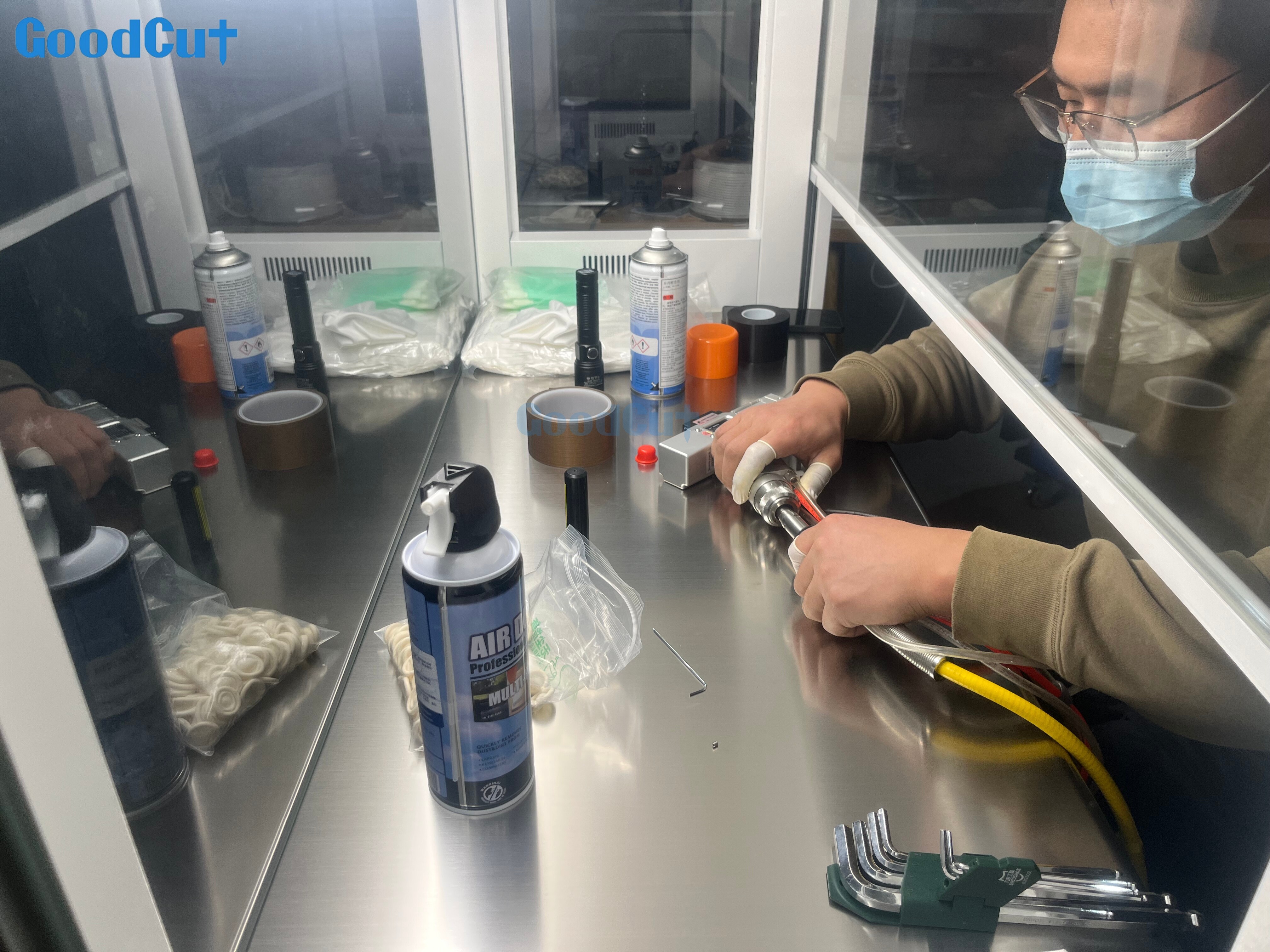 Install Laser Head, Laser In Dust-Free Environment