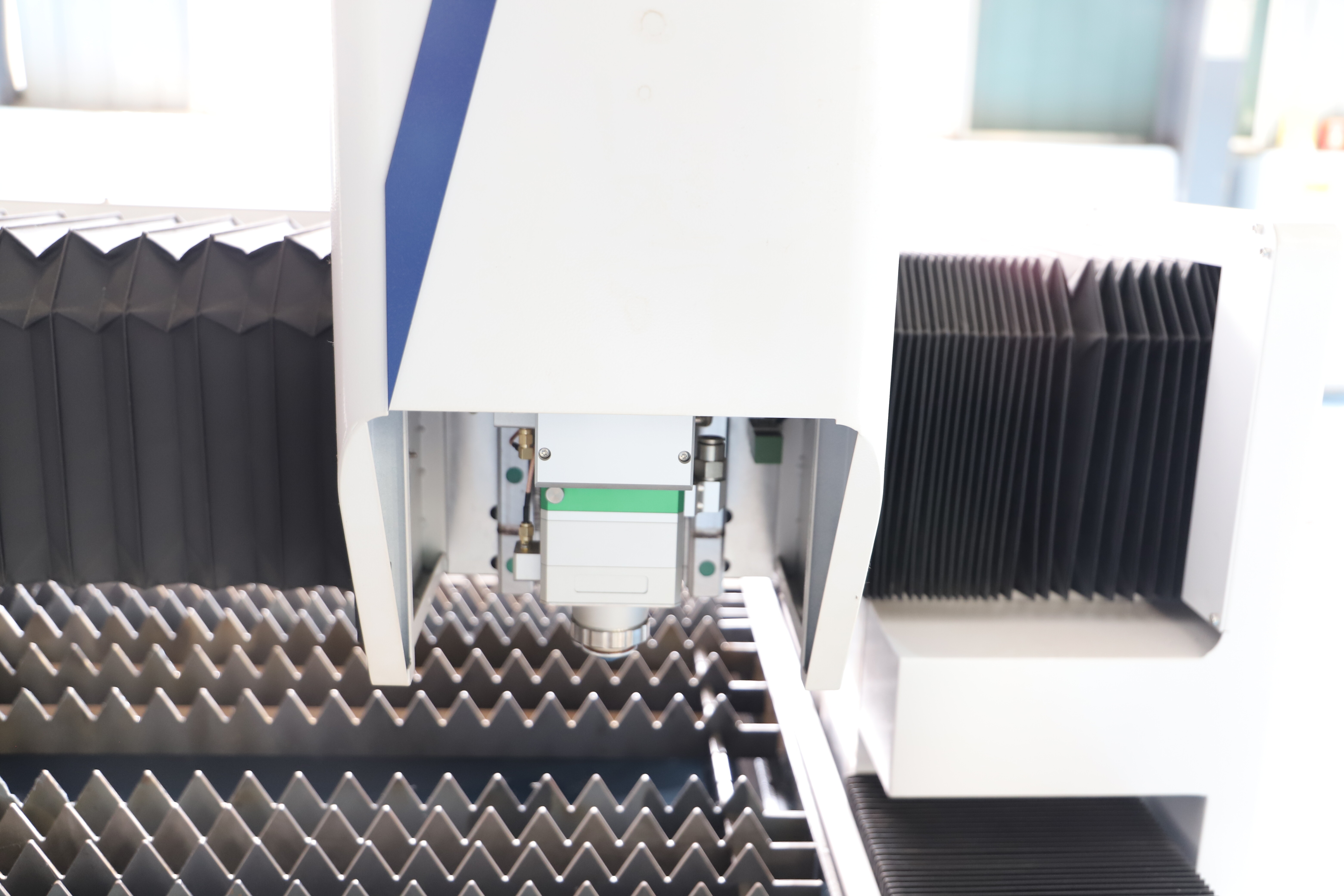 GC1530F 3KW 6KW Fiber Laser Cutting Machine For Metal