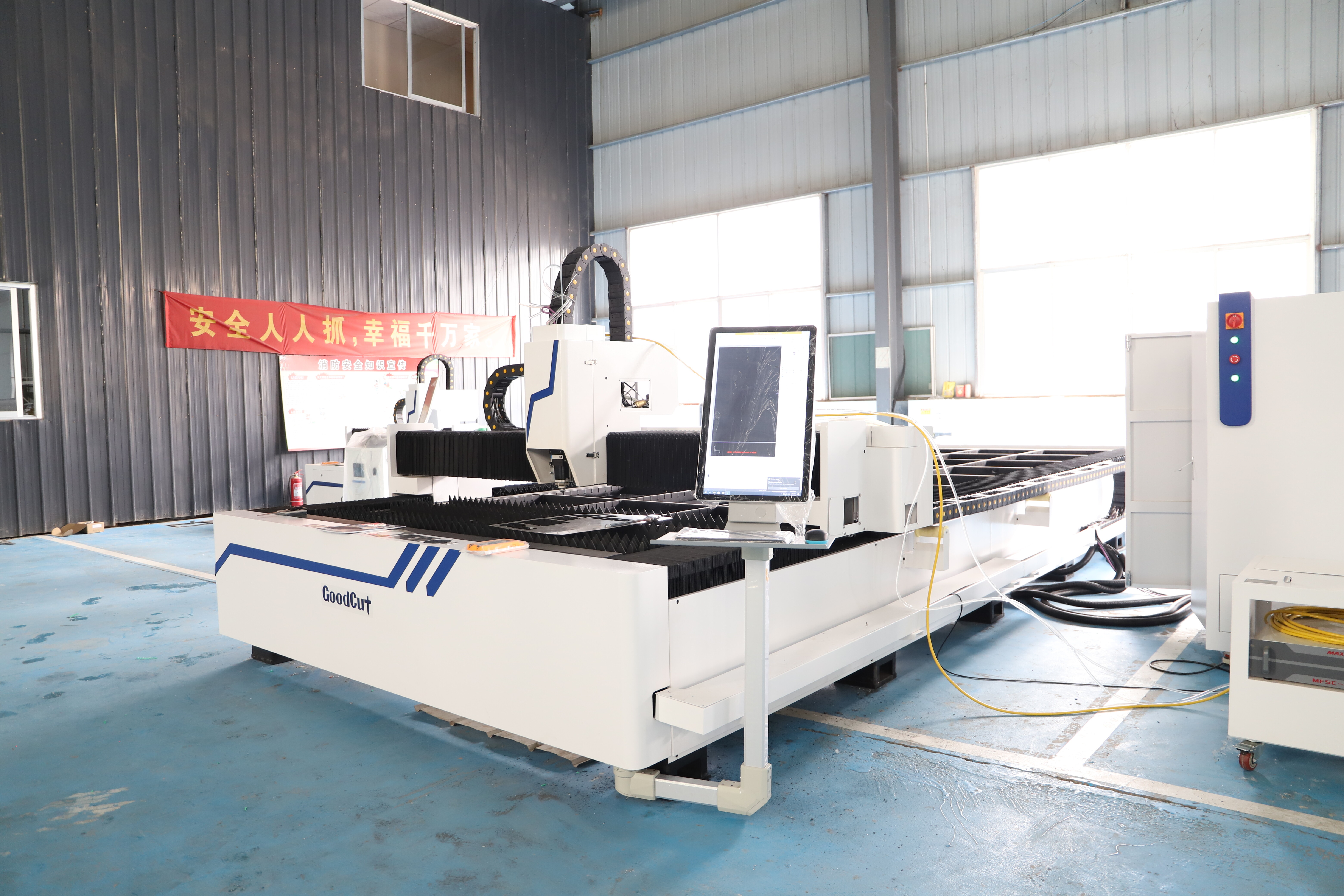 GC6520F 3KW 6KW 12KW Fiber Laser Cutting Machine For Metal