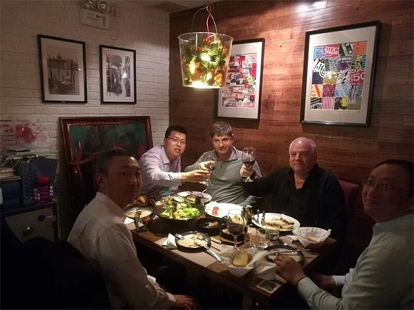 Argentina customer come to order BUS.jpg