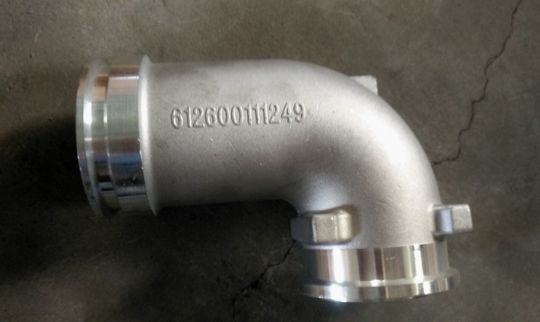 Connecting short pipe