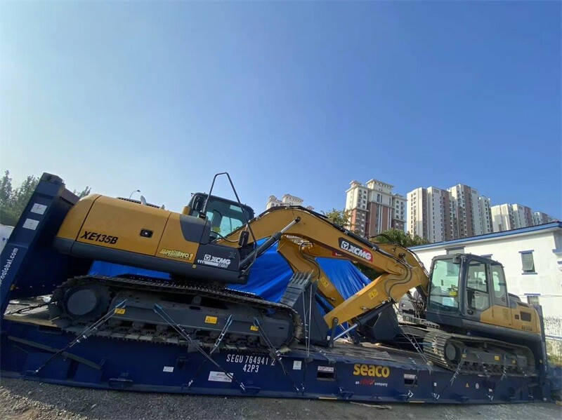 Excavator XE135B