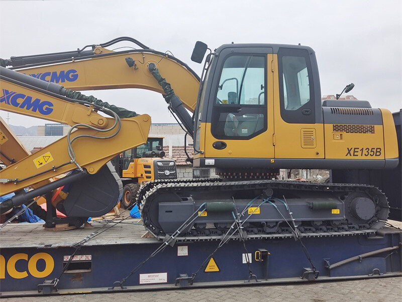 Excavator XE135B
