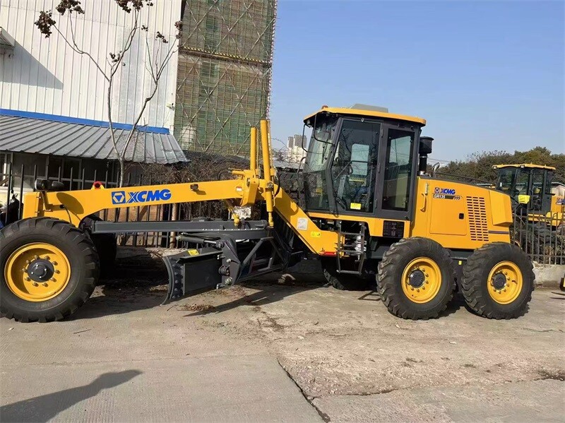 Grader GR215