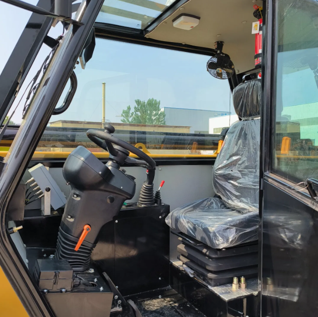 China Telescopic Handler with 3.5 Ton Rated Loader Yn735