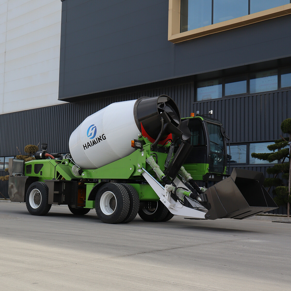 4.0 CBM Self Loading Concrete Mixer Truck