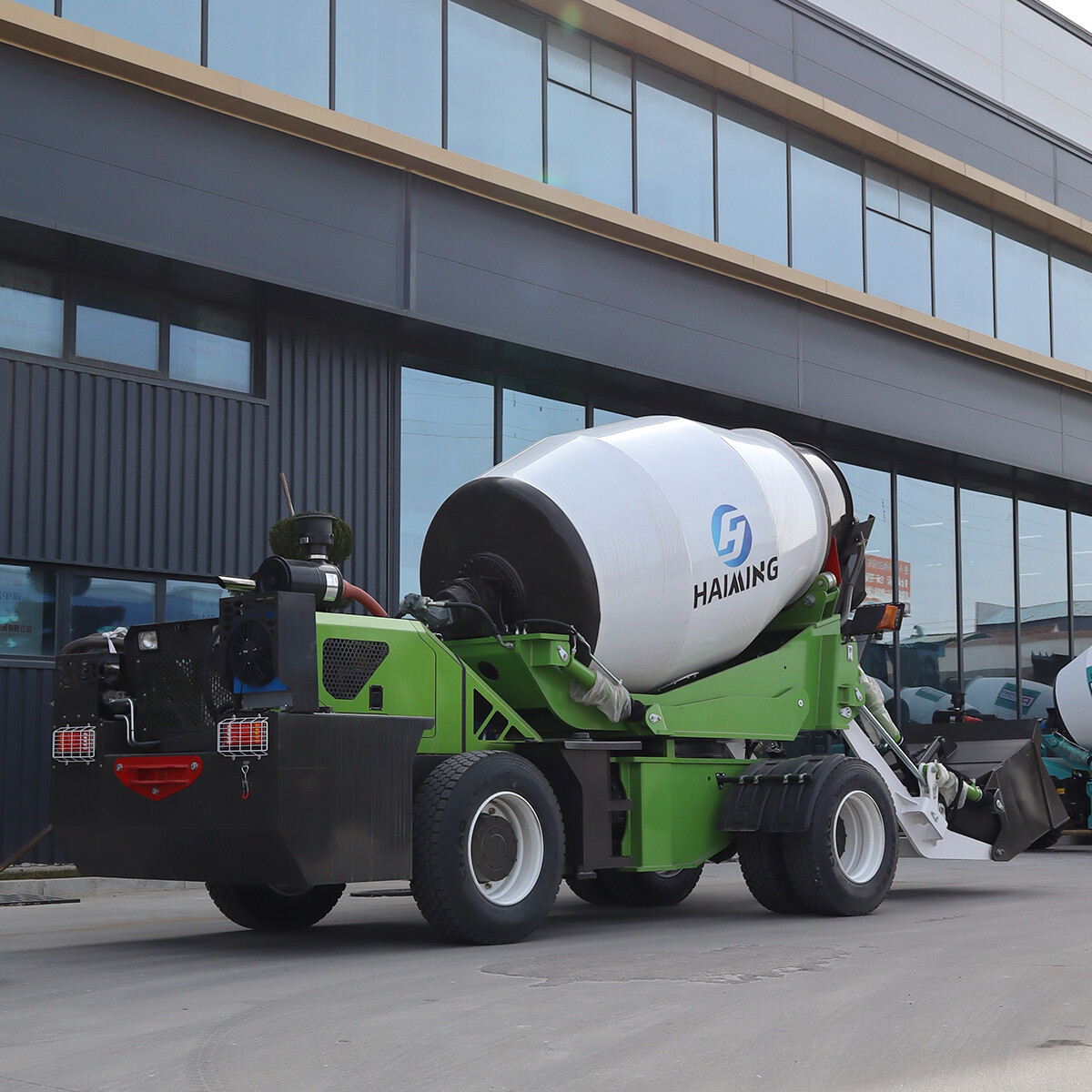 4.0 CBM Self Loading Concrete Mixer Truck