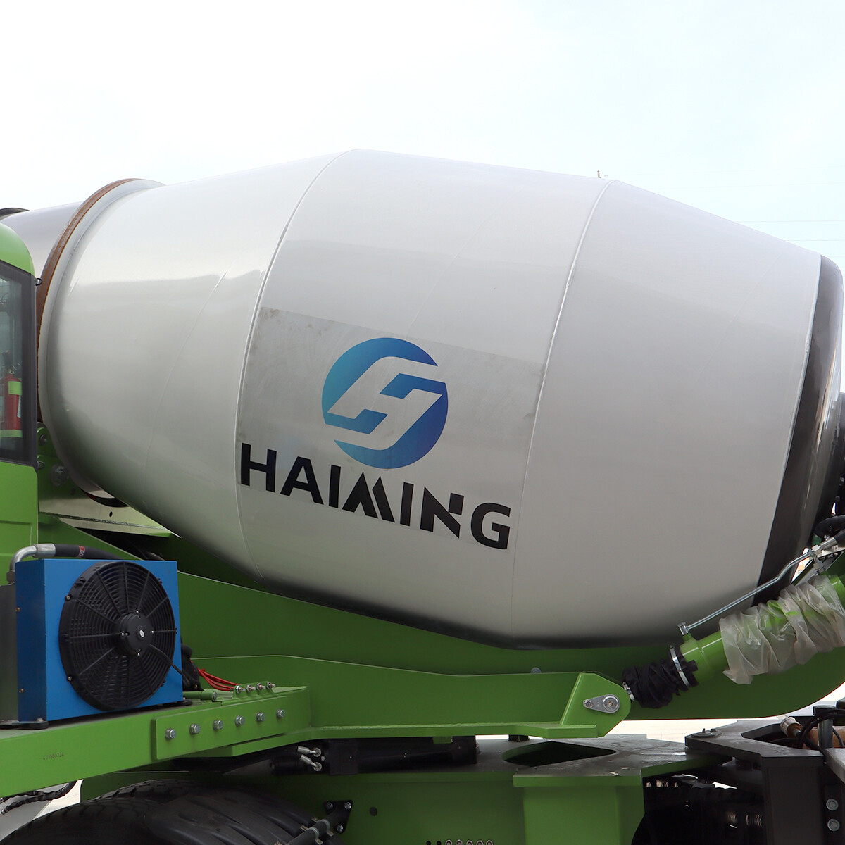 4.0 CBM Self Loading Concrete Mixer Truck