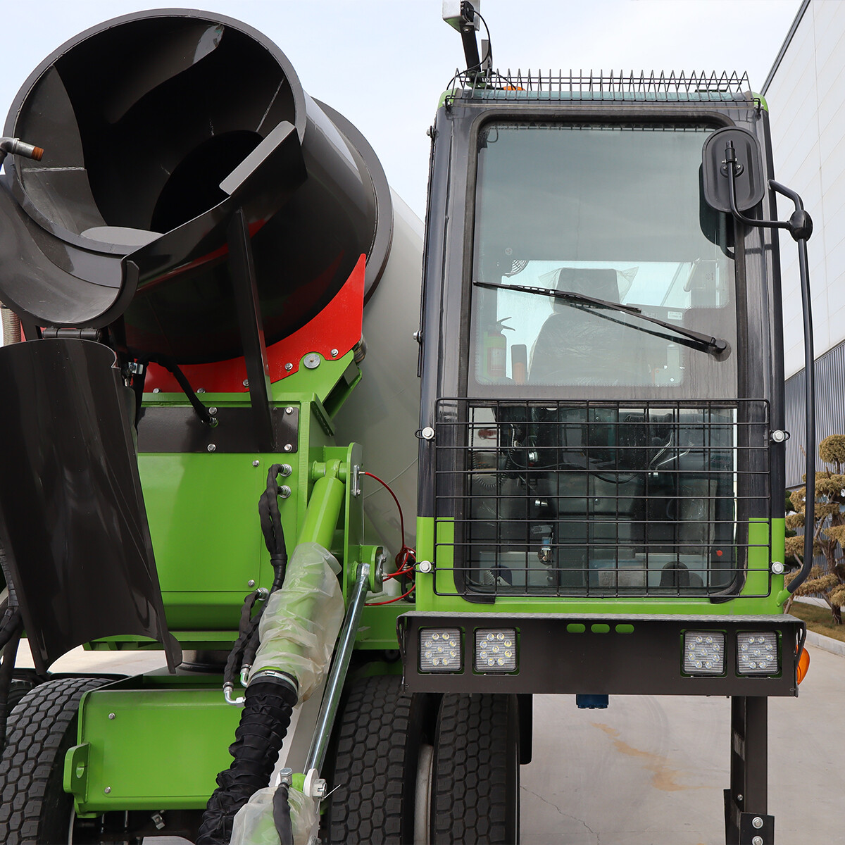 6.5 CBM Self Loading Concrete Mixer Truck