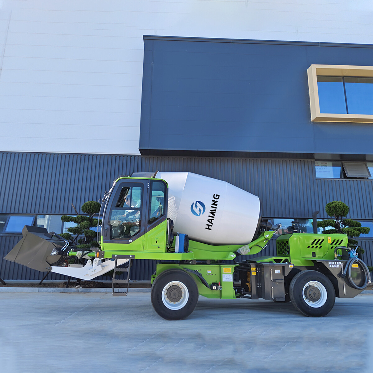 5.5 CBM Self Loading Concrete Mixer Truck