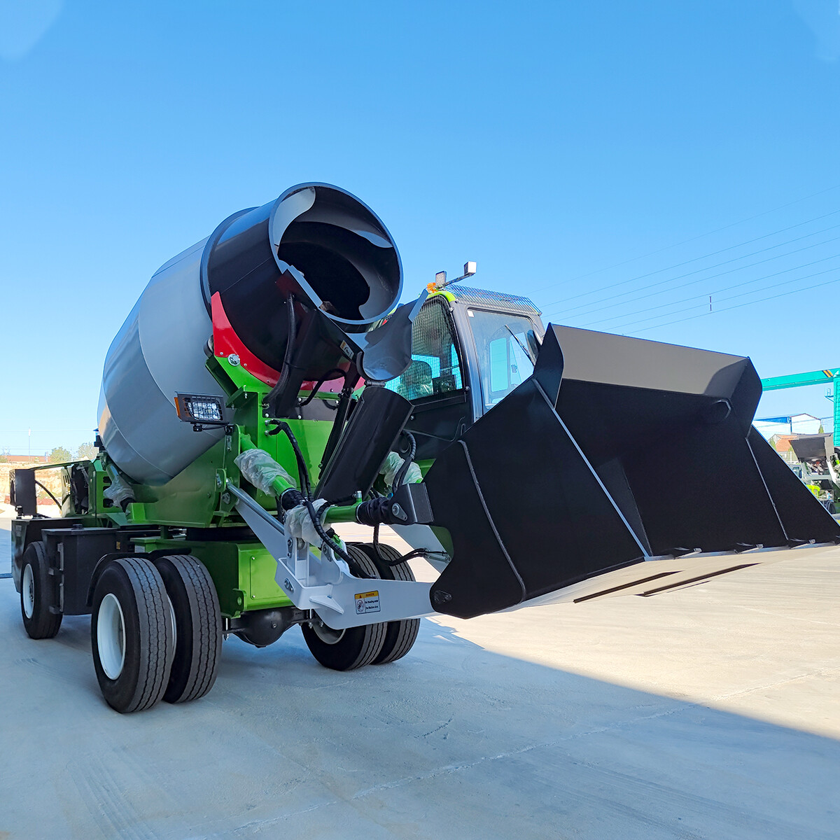 5.5 CBM Self Loading Concrete Mixer Truck