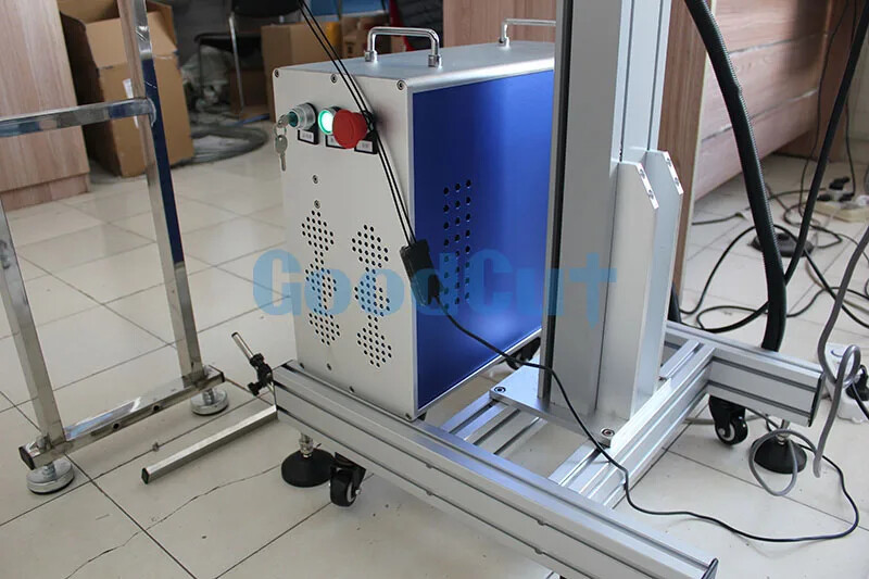 Machine de marquage laser à fibre volante avec convoyeur