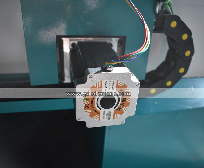 GC1530WL-DS Machine de tour à bois CNC à double axe avec broche de gravure tournante