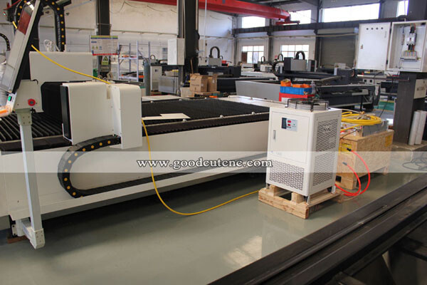 GC1530FR Découpeuse au laser de fibre pour la plaque d'acier inoxydable et le tuyau de tube