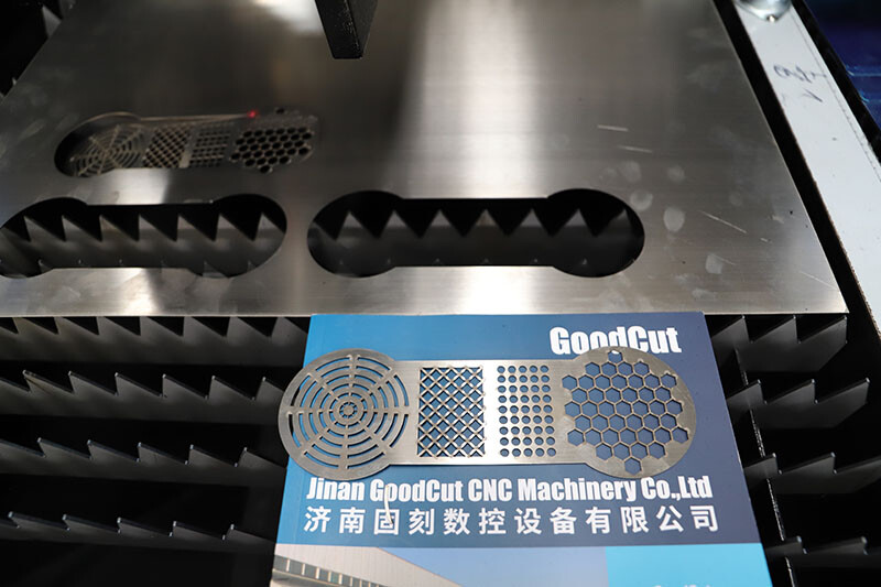 GC6090F GC6010F GC1390F Machine de découpe laser à fibre de petite taille pour la découpe de métal