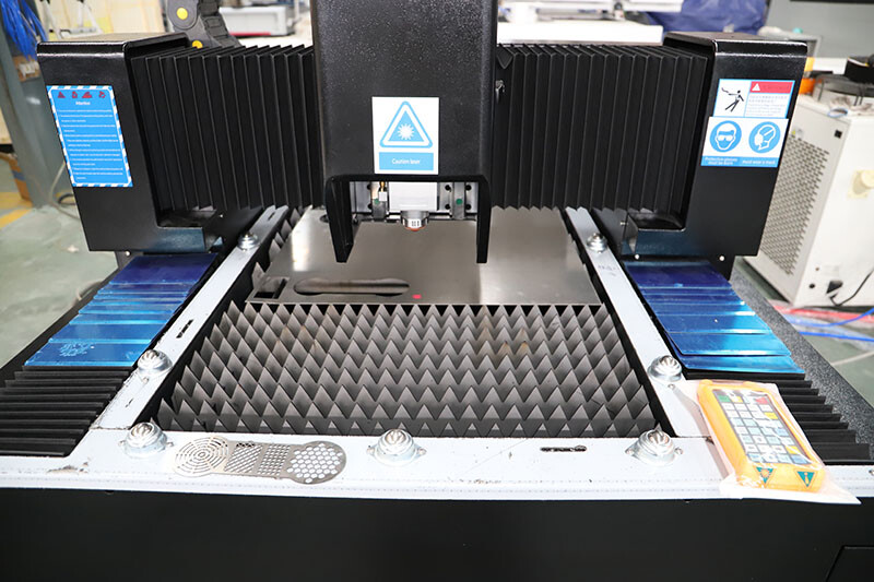 GC6090F GC6010F GC1390F Machine de découpe laser à fibre de petite taille pour la découpe de métal