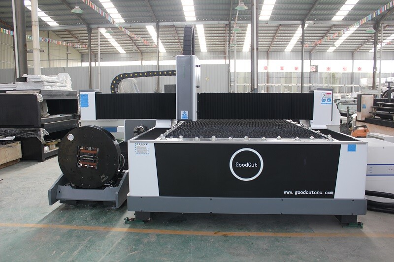 GC1530FR Machine de découpe au laser à fibre avec dispositif rotation pour la découpe de plaques et de tubes