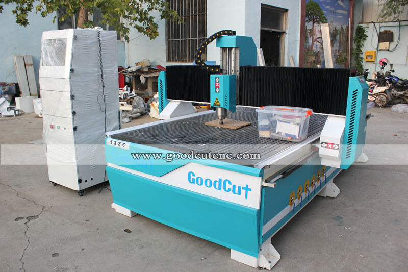 GC1325V Jinan GoodCut 1325 Routeur CNC pour le travail du bois