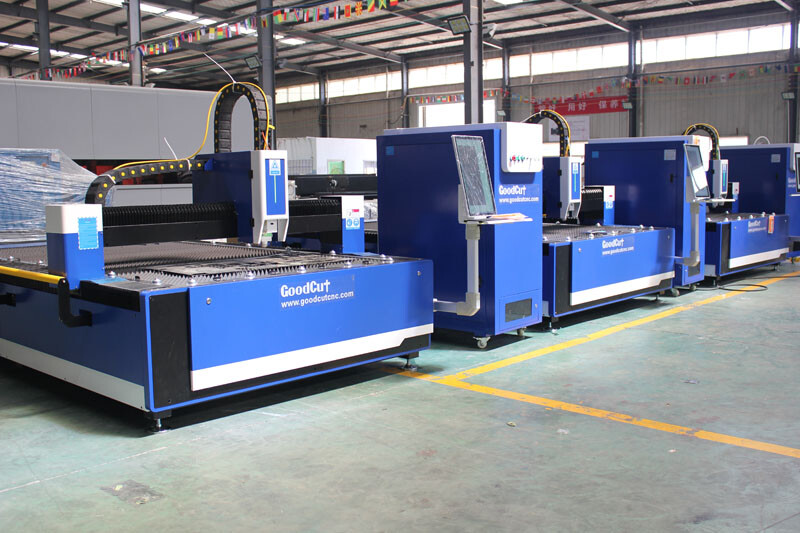 GC1530F Machine de découpe laser à fibre avec armoire indépendante pour la découpe du métal plat SS CS MS