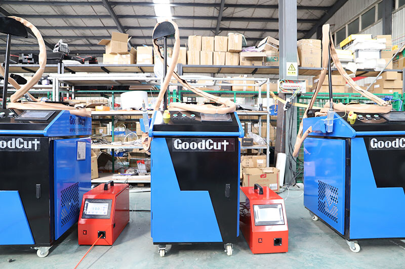 Témoignages de clients : Machine à souder au laser en action