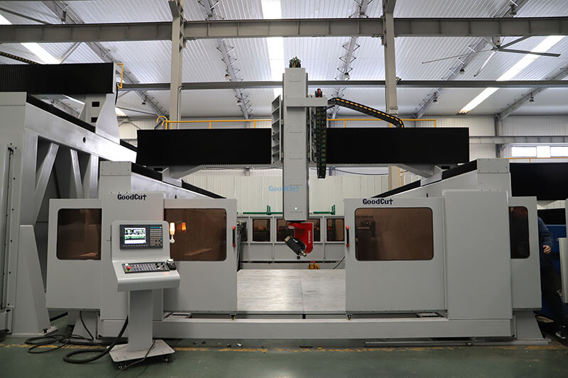 Machine CNC à 5 axes GC1325 pour la sculpture sur bois, pierre, mousse et moules avec broche à 5 axes