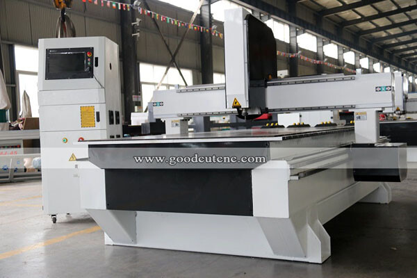 Machine routeur CNC GC1325H 4*8 pieds à bâti robuste avec table à rainures en T