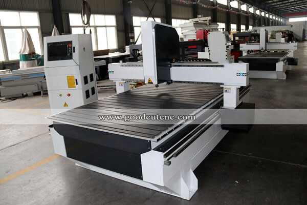 Machine routeur CNC GC1325H 4*8 pieds à bâti robuste avec table à rainures en T