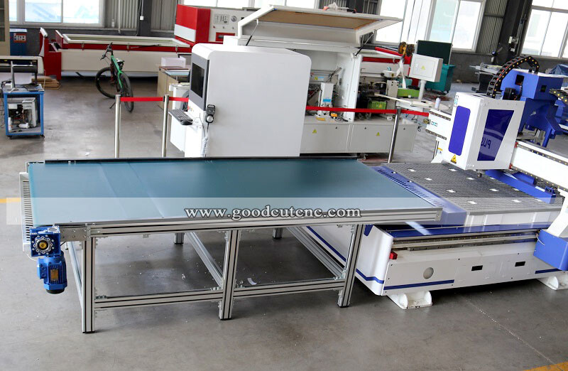 GC1325AF Machine de routeur CNC d'imbrication avec dispositif de chargement et de déchargement automatique pour le travail du Bois