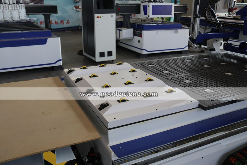 GC1325AF Machine de routeur CNC d'imbrication avec dispositif de chargement et de déchargement automatique pour le travail du Bois