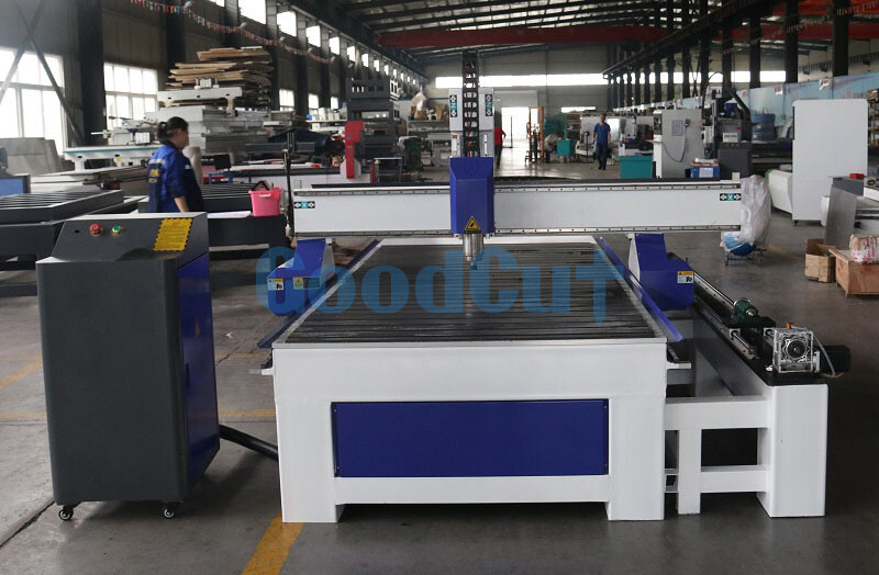 Machine routeur CNC à 4 axes GC1325R avec dispositif rotatif latéral pour le travail du bois