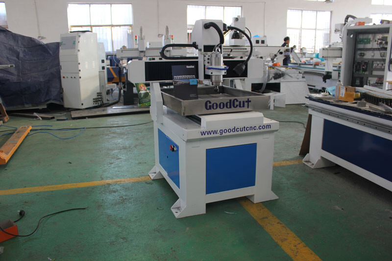 Routeur CNC GC6060 de haute précision à table mobile avec bac à eau pour métaux tendres aluminium cuivre