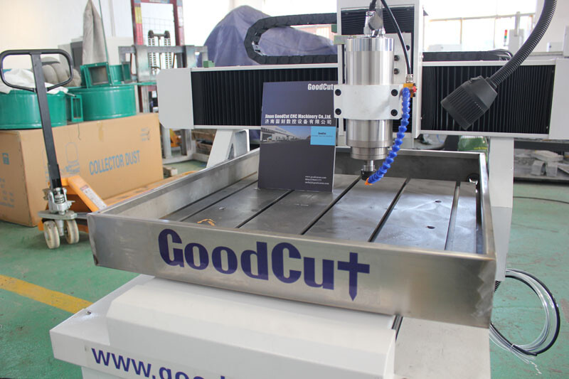Routeur CNC GC6060 de haute précision à table mobile avec bac à eau pour métaux tendres aluminium cuivre