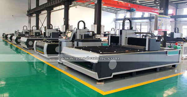 GC1530F 500W 750W 1000W 1500W 2000W Machine de découpe laser à fibre Prix pour la découpe de l'acier et de l'aluminium