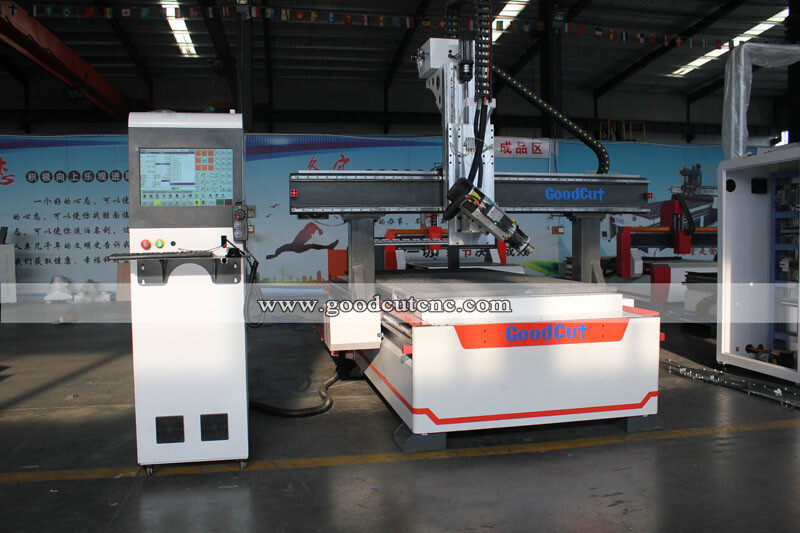 GC1325ATC4 Axes Linéaire Machine CNC Routeur de Haute Précision avec Broche Tournée à 180 Degrés pour Le Travail Du Bois
