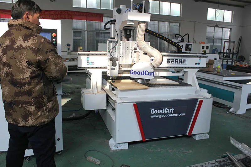 GC1325-BS Machine de routeur CNC à lame de scie avec double tête