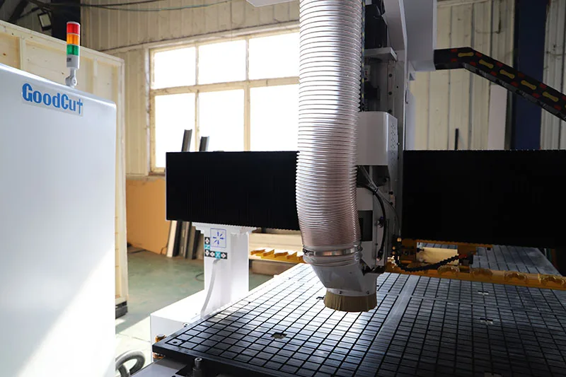 GC1325ATC Nouvelle conception de fraiseuse CNC pour bois avec changeur d'outils automatique