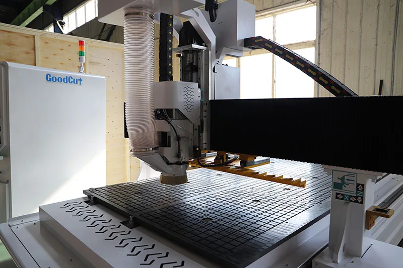 GC1325ATC Nouvelle conception de fraiseuse CNC pour bois avec changeur d'outils automatique