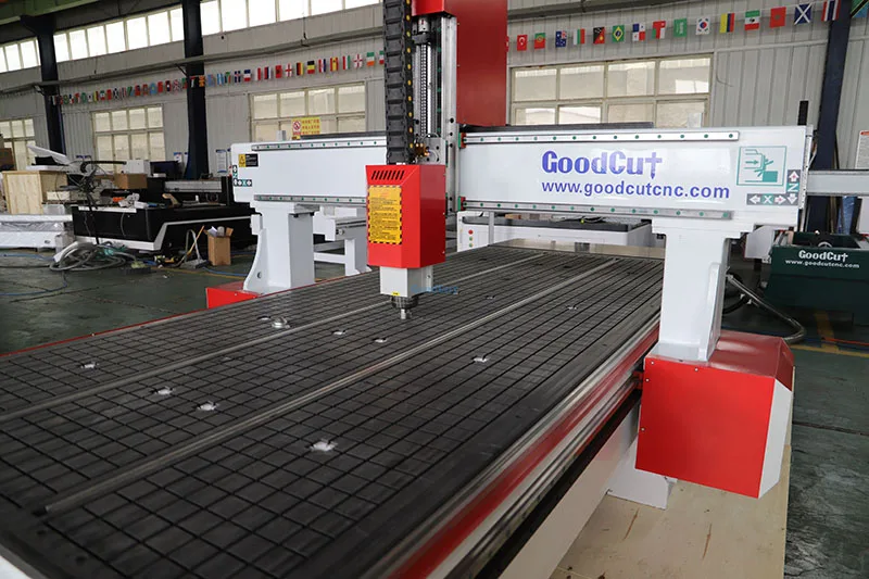 GC1325VH Machines de routeur CNC robuste  avec table à vide pour le travail du bois