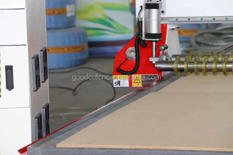 GC2030V Fraiseuse CNC de grande taille 2000*3000*200mm Machine Router CNC avec rouleau pinceur pour bois MDF acrylique