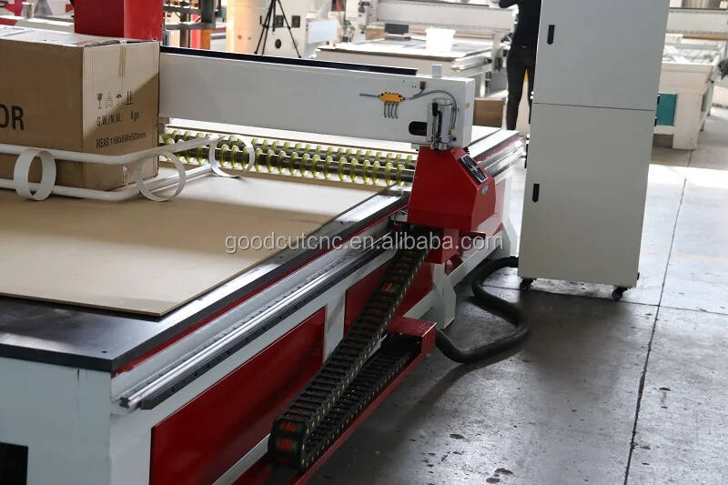GC2030V Fraiseuse CNC de grande taille 2000*3000*200mm Machine Router CNC avec rouleau pinceur pour bois MDF acrylique