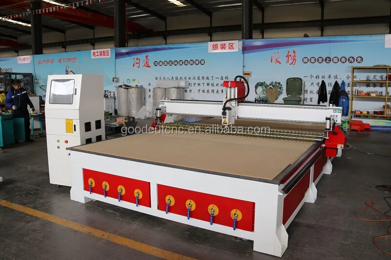 GC2030V Fraiseuse CNC de grande taille 2000*3000*200mm Machine Router CNC avec rouleau pinceur pour bois MDF acrylique