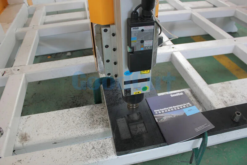 GC1325F Fraiseuse CNC de 3 axes 4 axes 5 axes pour gravure ou sculpture de mousse moule EPS et gravure du Bois