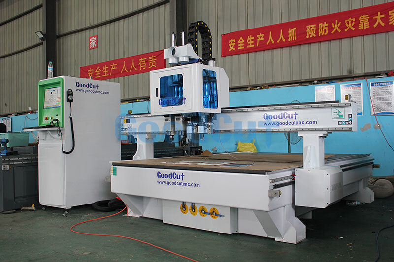 GC1625-O Routeur CNC à bois avec tête de coupe à couteau vibrant pour carton