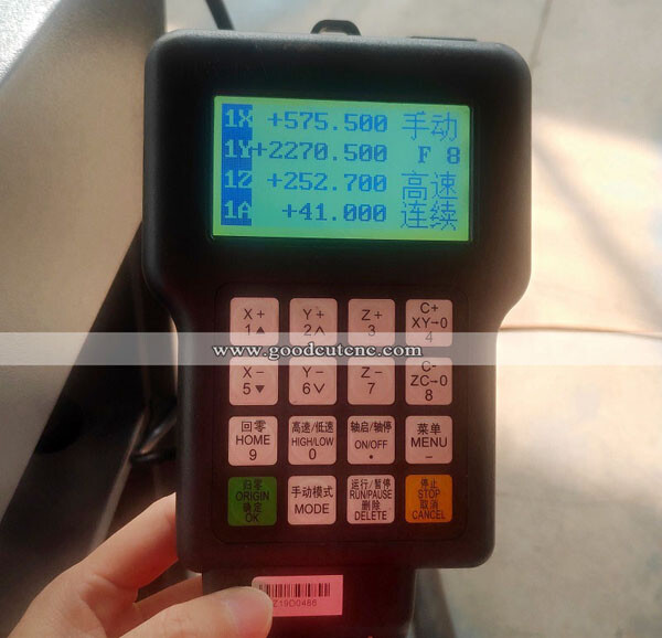 GC1530-6R Fraiseuse CNC de 4 axes, avec 6 broches et 6 axes rotatifs pour planche et jambes en bois