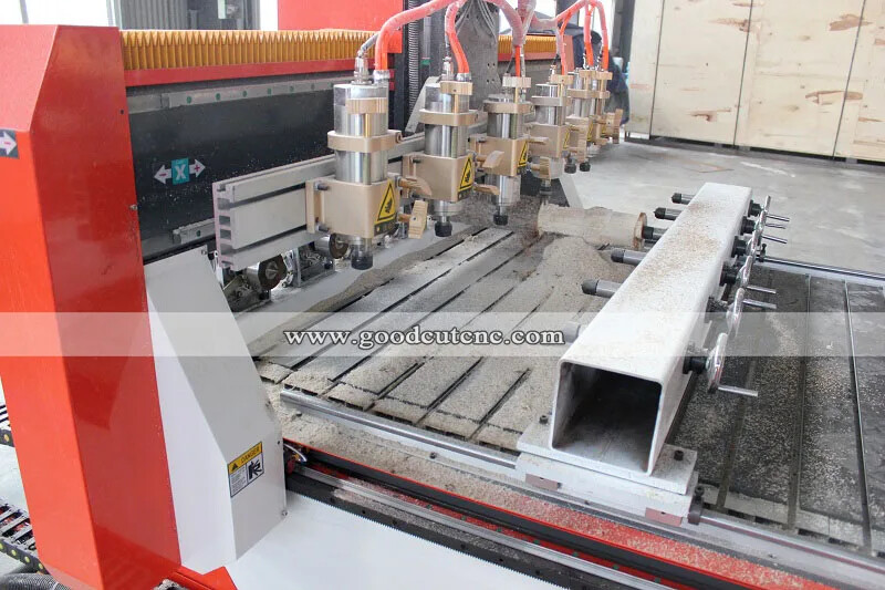 GC1530-6R Fraiseuse CNC de 4 axes, avec 6 broches et 6 axes rotatifs pour planche et jambes en bois