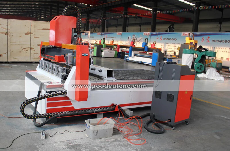 GC1530-6R Fraiseuse CNC de 4 axes, avec 6 broches et 6 axes rotatifs pour planche et jambes en bois