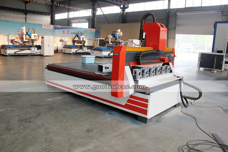 GC1530-6R Fraiseuse CNC de 4 axes, avec 6 broches et 6 axes rotatifs pour planche et jambes en bois