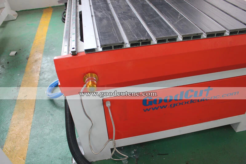 GC6090-4R Fraiseuse CNC de pétite taille 6090 de 4 axes , avec 4 broches et 4 axes rotatifs pour la fabrication et la gravure des jambes de fourniture en bois